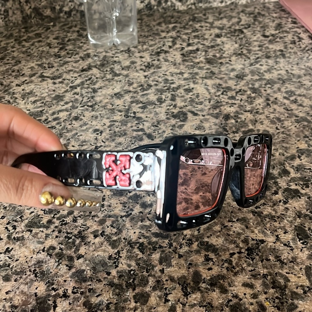Off white sunglasses cut out frame